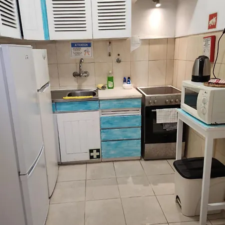Hostal Blife & *
